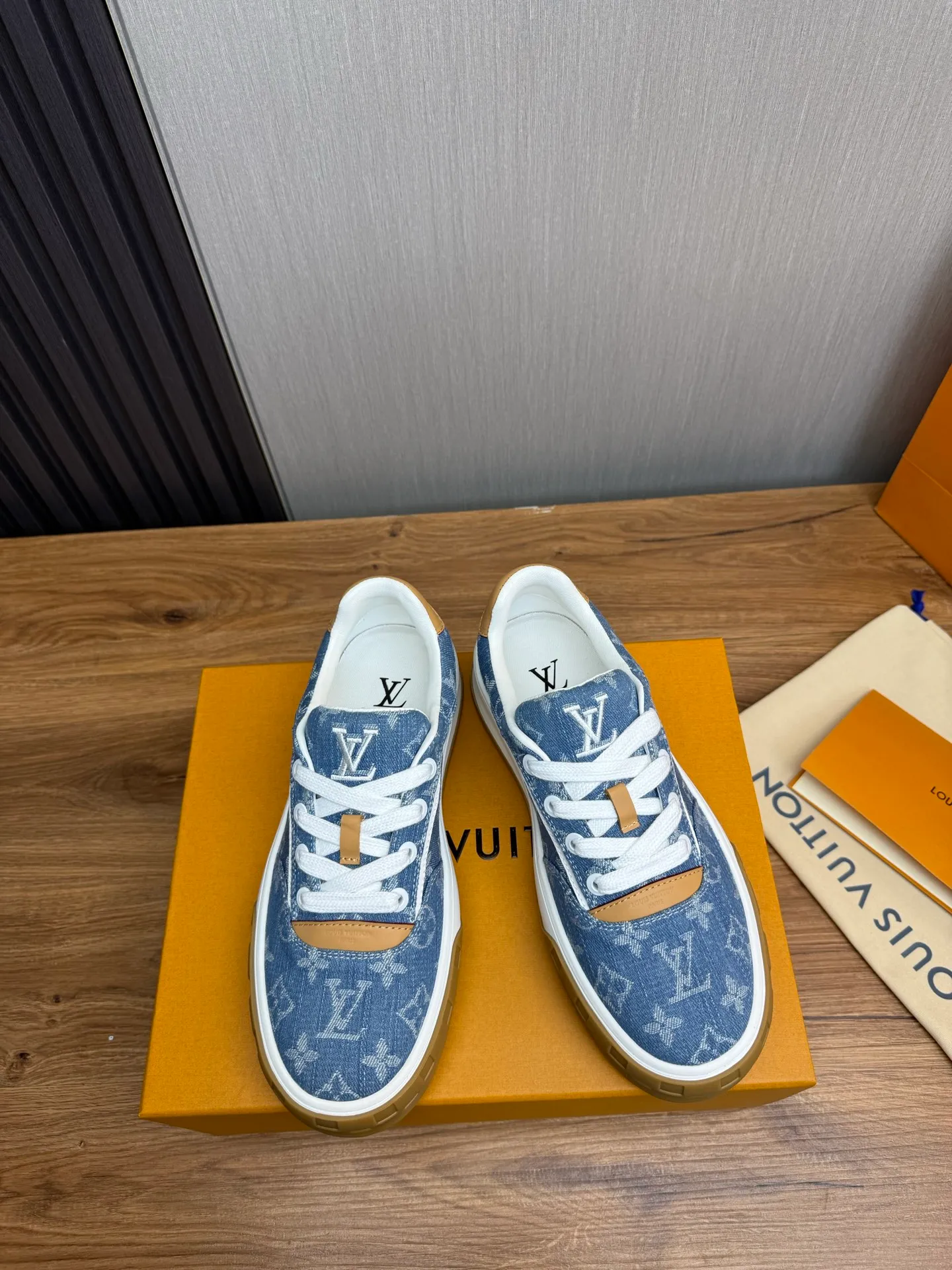 Men's shoes 620💰 Lv. Top purchasing agent🇮🇹 Louis Vuitton, sports sneakers counter synchronization, uppers imported from Italy, high-quality splicing and complex handicrafts, imported mesh pads are soft and comfortable, soles: original factory special soles, TPU exclusive movable molded soles super comfortable, original factory single goods, 🔍🔍high quality, you can enter and exit the counter at will, welcome to compare, code number 38-44 (customized 38.45)